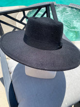 Load image into Gallery viewer, BLACK BRIM HAT
